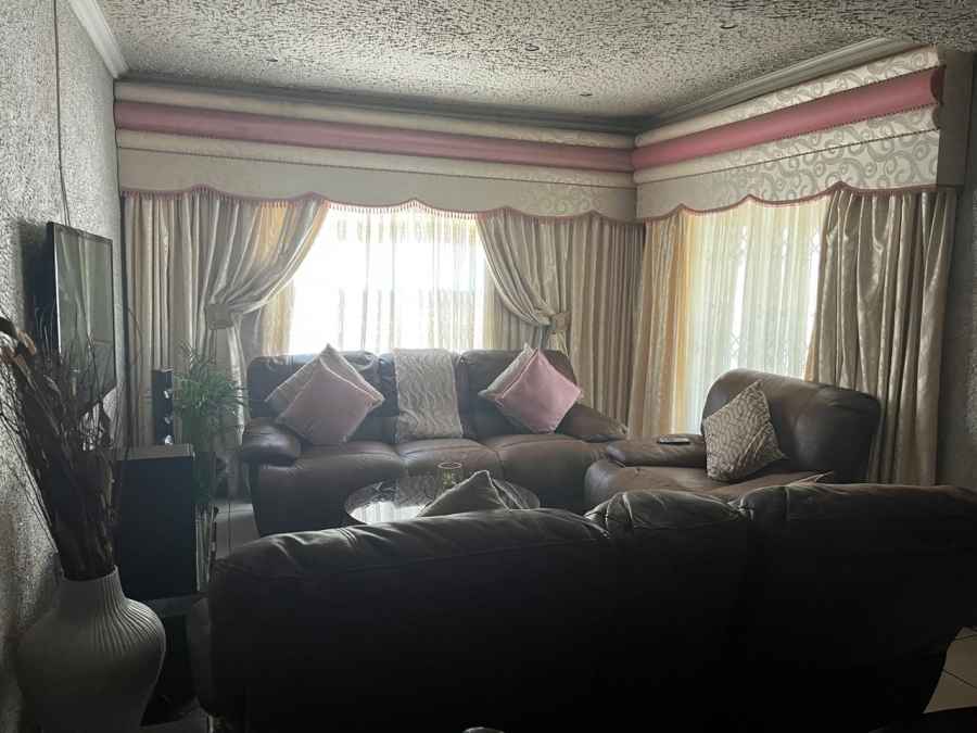 3 Bedroom Property for Sale in Zwelitsha Eastern Cape